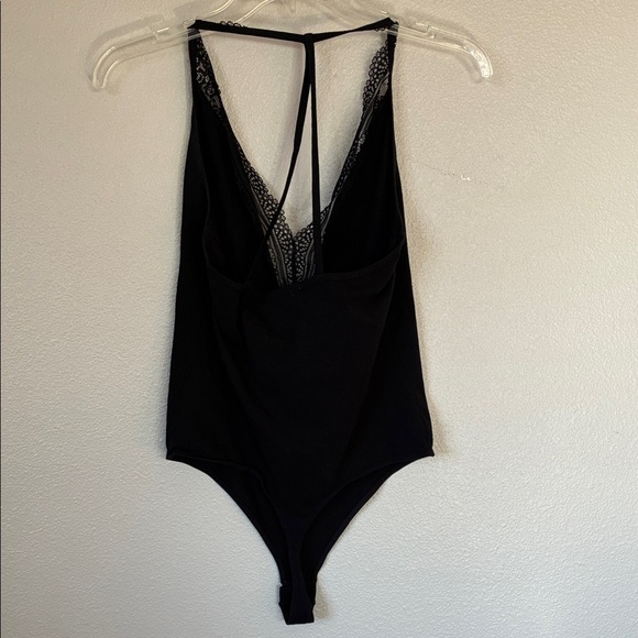 Express Black V-Neck Lace Bodysuit - Picture 3 of 3